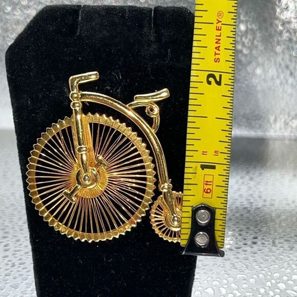 Vintage MONET Bicycle Brooch Gold Tone Old Fashioned Bike Tricycle Collectable - Picture 2 of 7